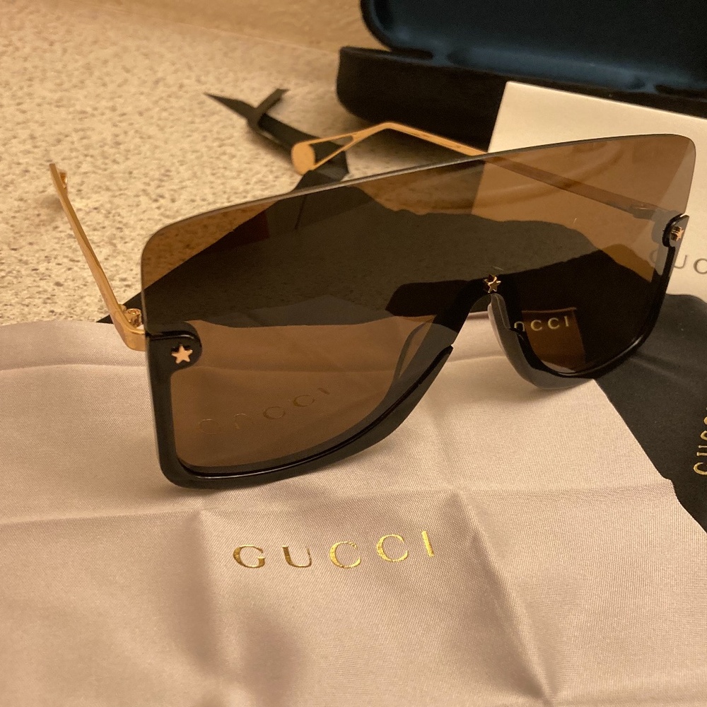 Gucci Mask Sunglasses GG0540s
